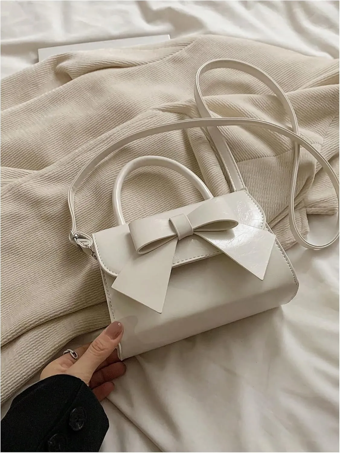 QWINEE Women's Bow Shoulder Bags Cute Handbag Clutch Crossbody Satchels Flap Magnet PU Leather Purse